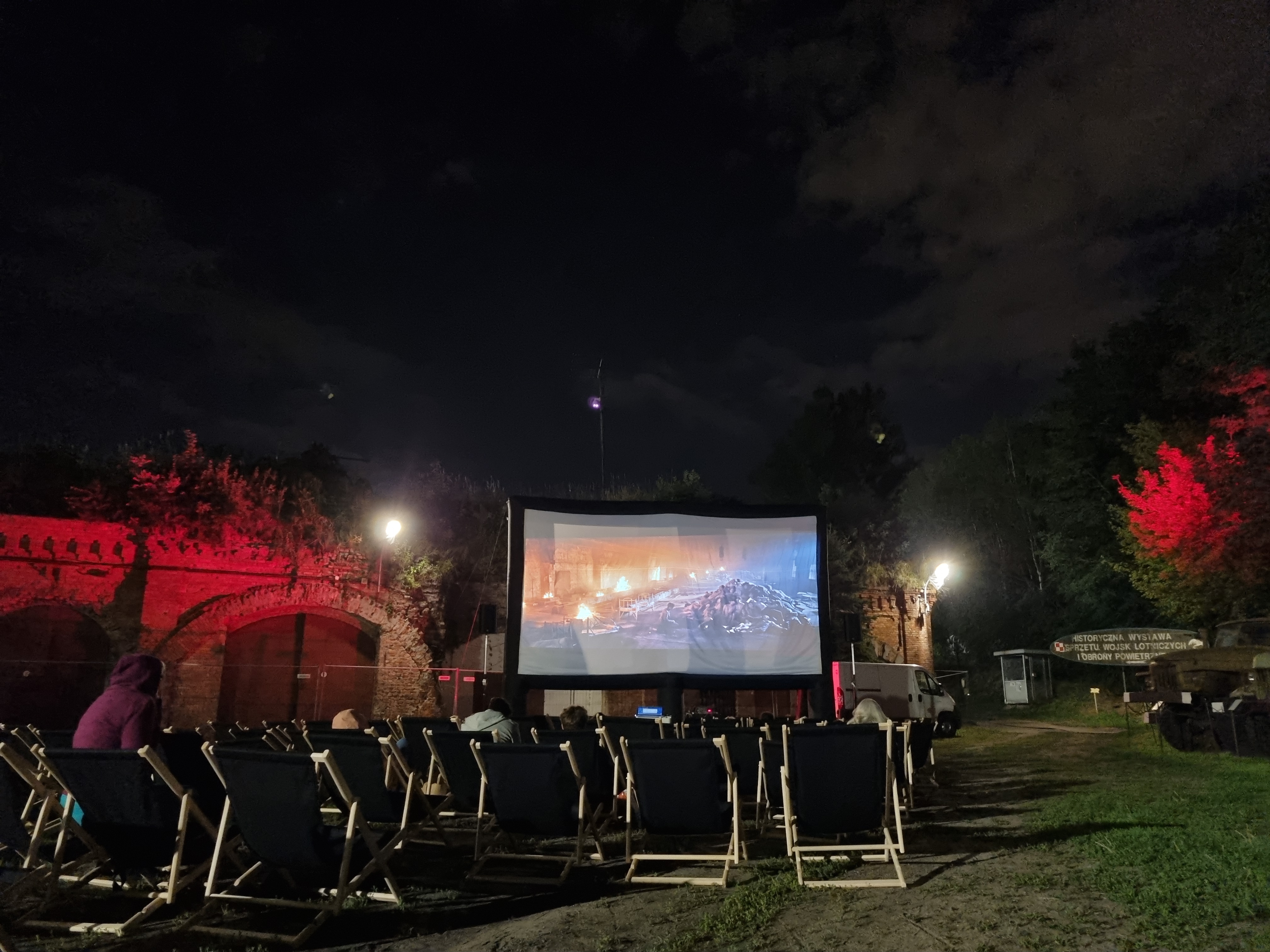 Pokaz filmu w plenerze